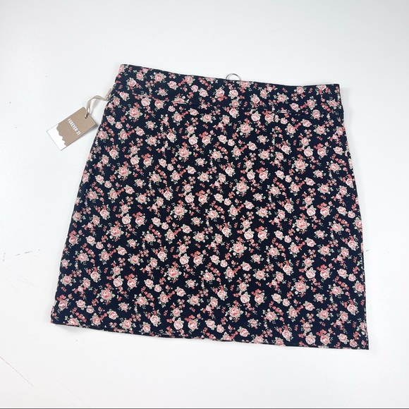 New Rose Floral Denim Zip Up Mini Skirt - Picture 6 of 7